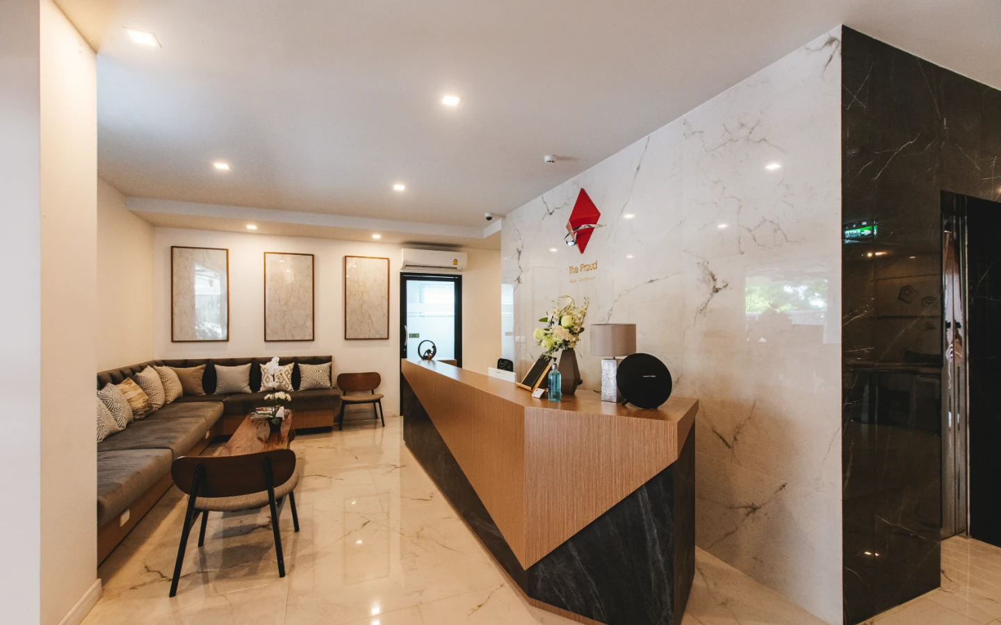 Interior view of Deluxe 1 Bedroom Apartment for Sale at Proud Condominium