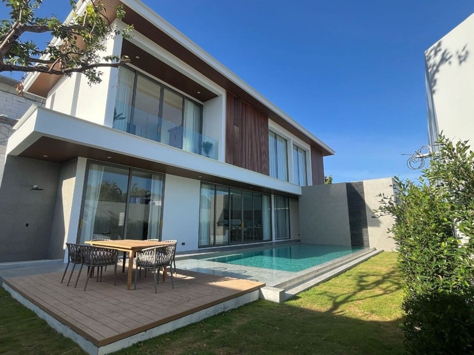 Interior view of 4 Bedroom Villa with Large Land Plot for Sale at Bliss Hideaway Rawai