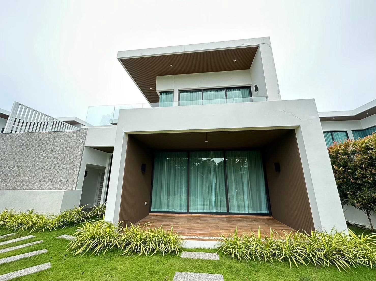 Interior view of 3 Bedroom Lakeview Resale Pool Villa for Sale at Casa Signature in Phuket Town - From Private Owner