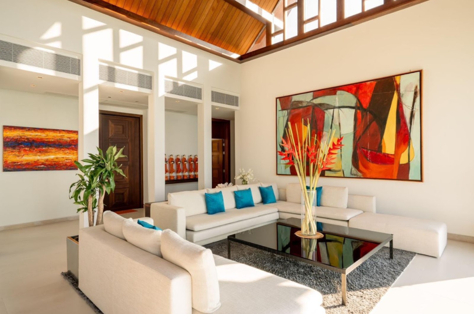 Interior view of Luxurious 4 Bedroom Oceanfront Villa for Sale at Malaiwana, Naithon