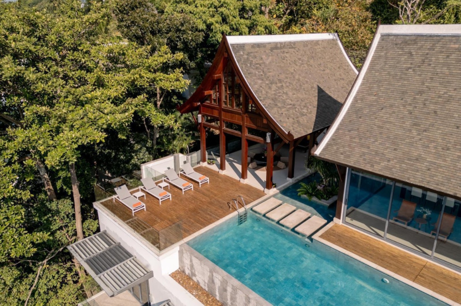 Interior view of Luxurious 4 Bedroom Oceanfront Villa for Sale at Malaiwana, Naithon