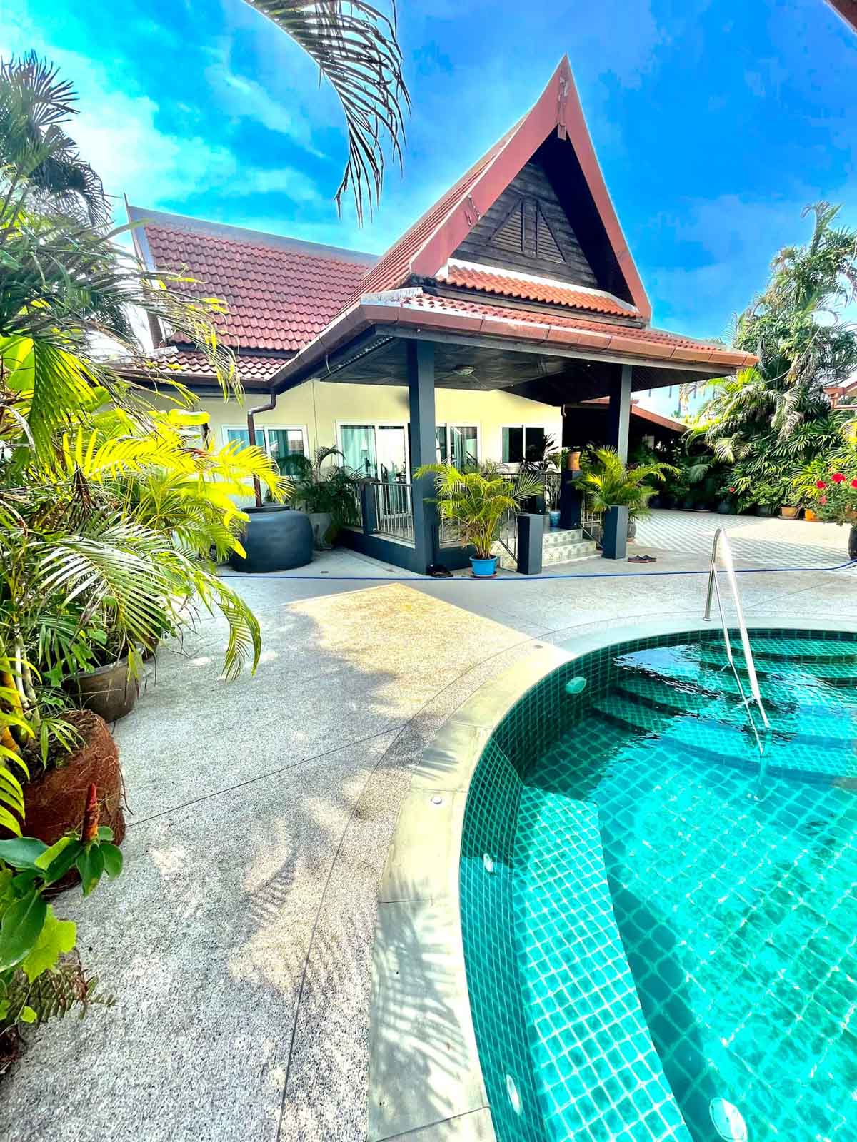 5-Bedroom Villa for Sale in Naiharn/Rawai - Close to 2 Stunning Beaches - Photo 3