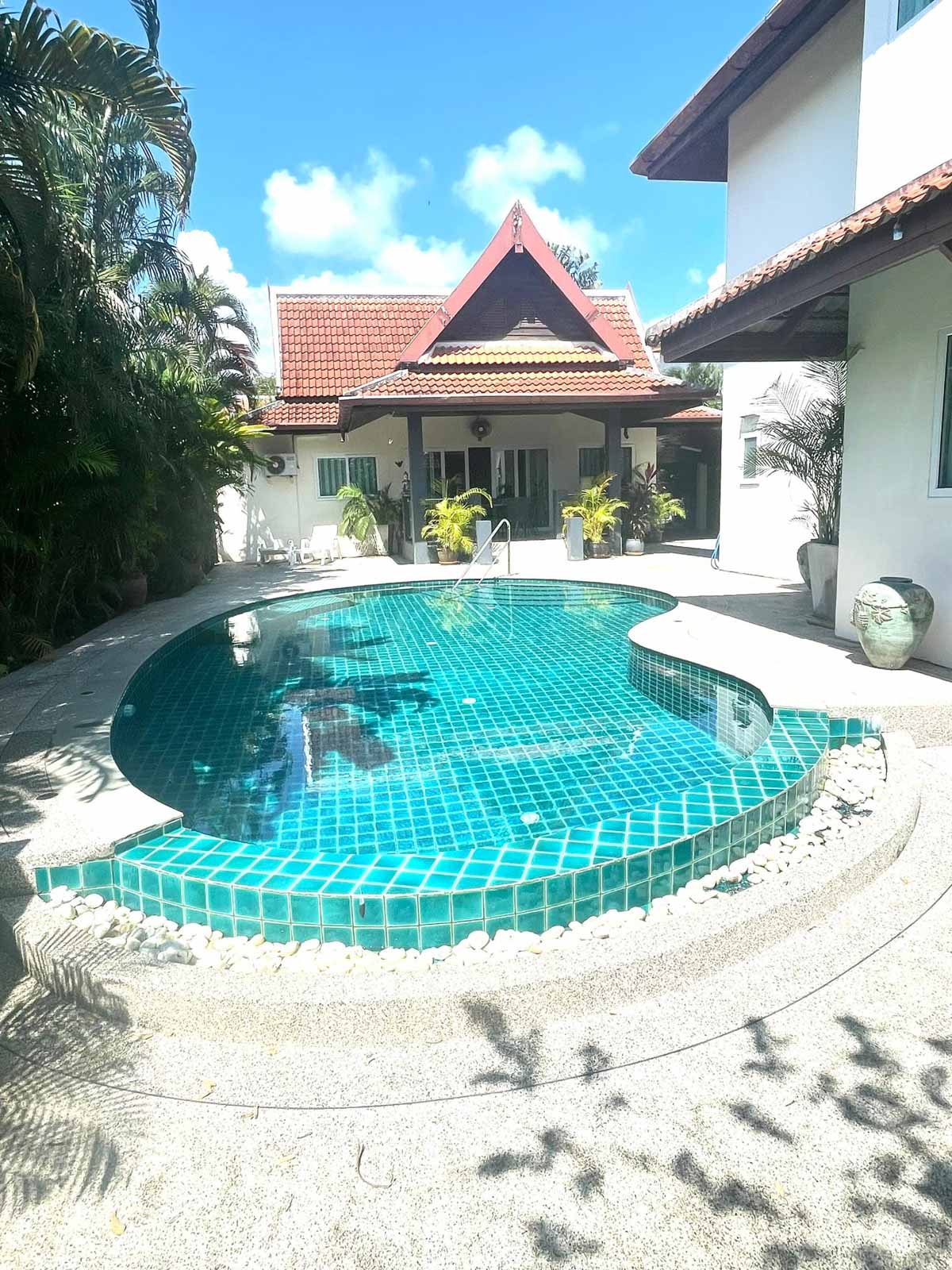 5-Bedroom Villa for Sale in Naiharn/Rawai - Close to 2 Stunning Beaches - Photo 5