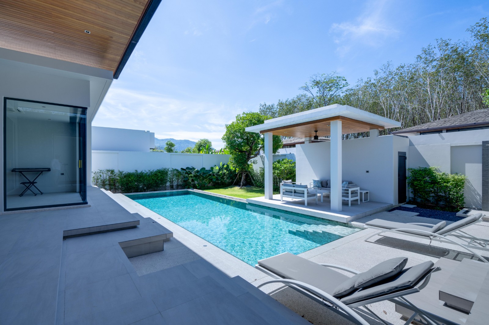 Interior view of 4 Bedroom Luxury, Ready to Move in Pool Villa for Sale in Botanica Modern Loft I