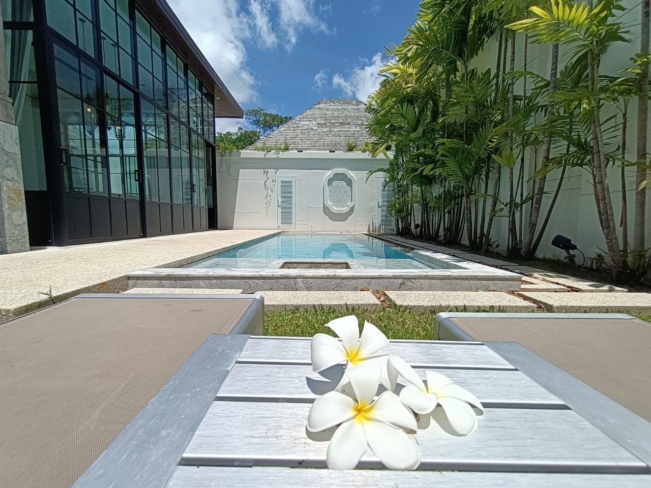 Mono Luxury Villa Pasak 8 - 3 Bedroom Resale Pool Villa from Private Owner