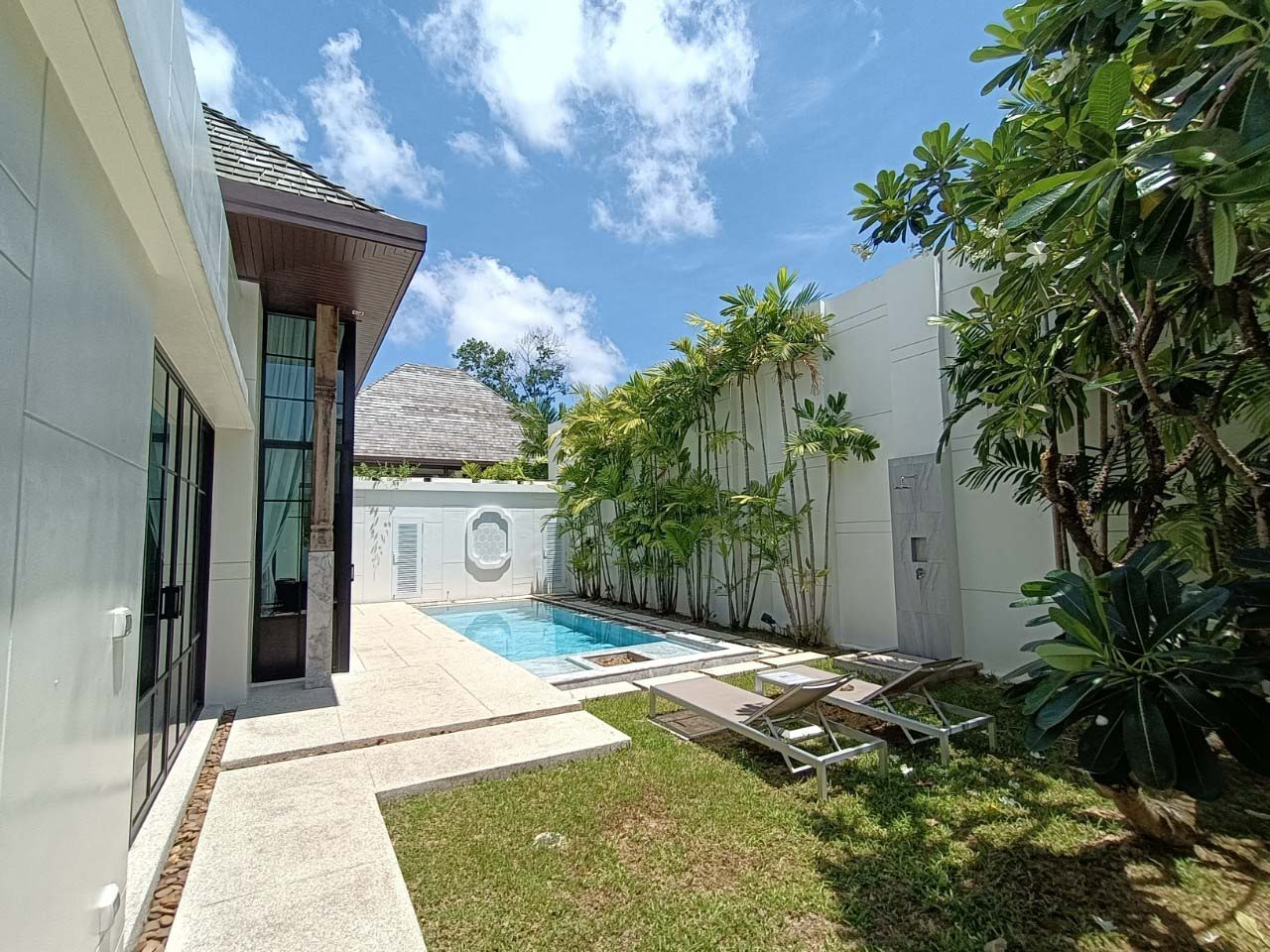 Mono Luxury Villa Pasak 8 - 3 Bedroom Resale Pool Villa from Private Owner - Photo 5