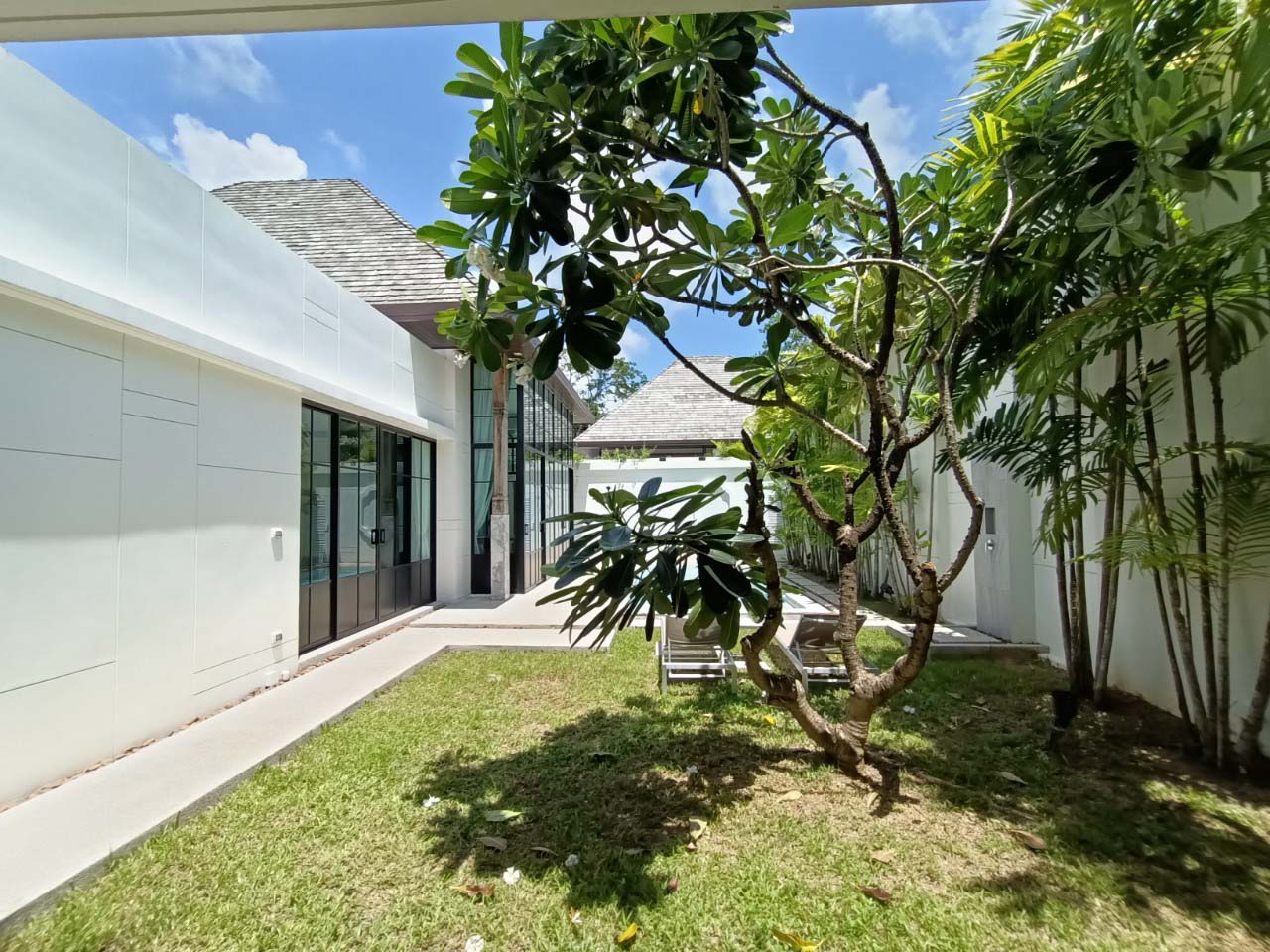 Mono Luxury Villa Pasak 8 - 3 Bedroom Resale Pool Villa from Private Owner - Photo 6