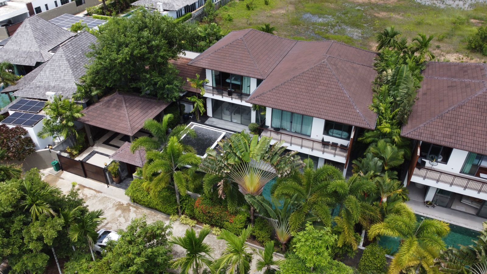Interior view of 4 Bedroom Private Pool Villa with Lake Views for Sale in Pasak 8 - Lake House Phuket