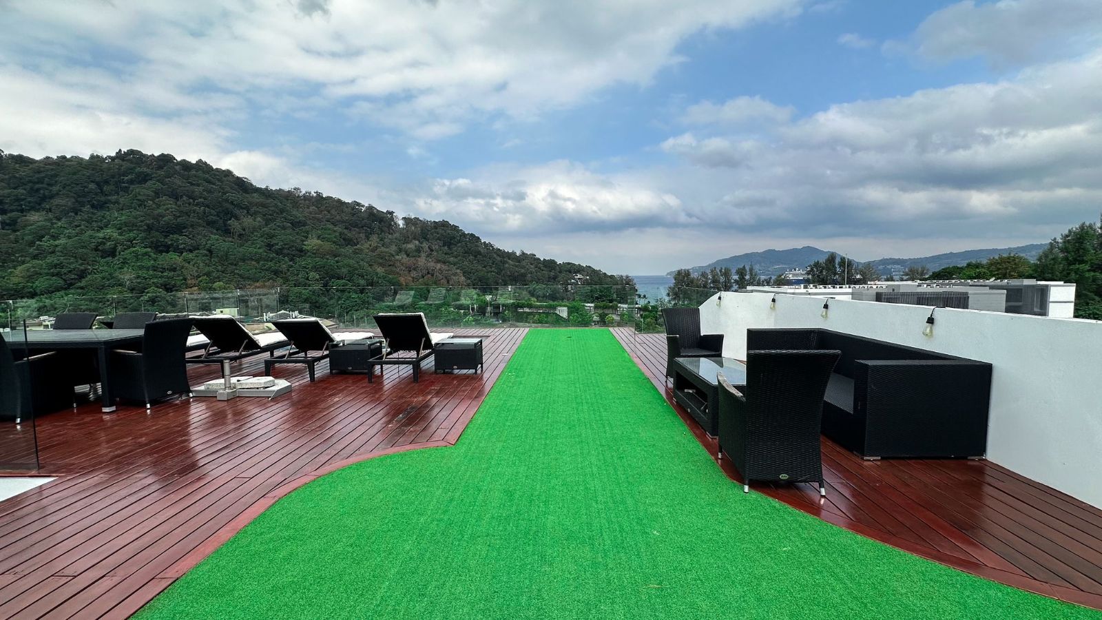 Interior view of 3 Bedroom Foreign Freehold Sea View Penthouse at Absolute Twin Sands, Patong