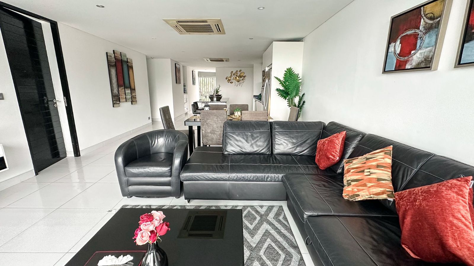 Interior view of 3 Bedroom Foreign Freehold Sea View Penthouse at Absolute Twin Sands, Patong