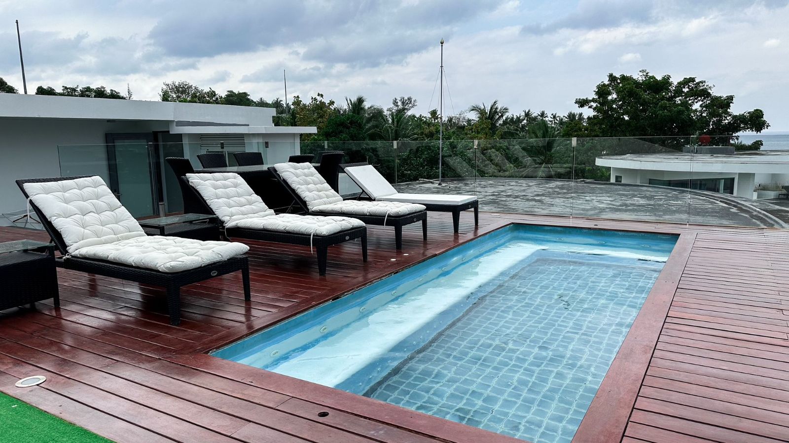 Interior view of 3 Bedroom Foreign Freehold Sea View Penthouse at Absolute Twin Sands, Patong