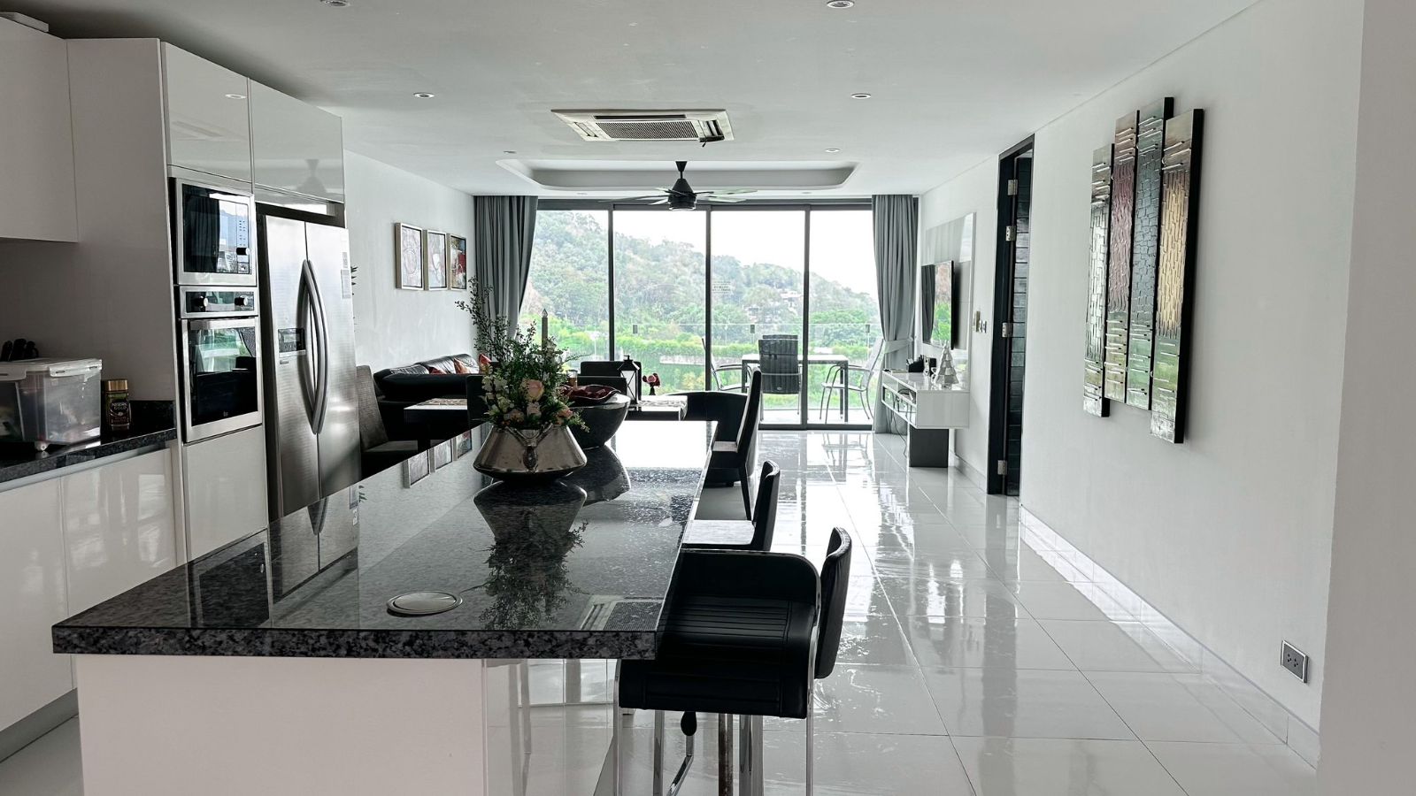 Interior view of 3 Bedroom Foreign Freehold Sea View Penthouse at Absolute Twin Sands, Patong