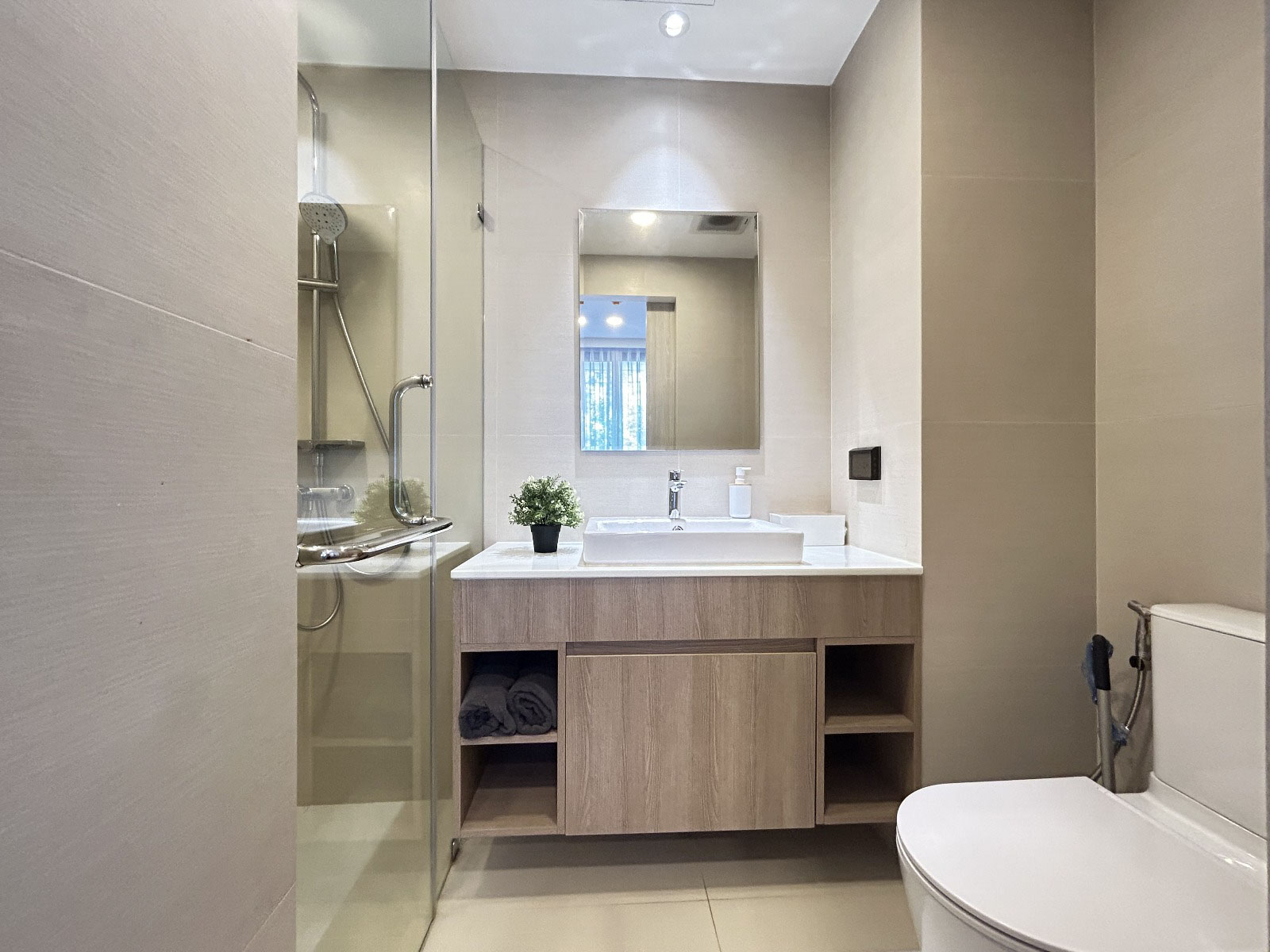 Laguna Sky Park 2-Bedroom Condo for Sale – Fully Furnished & Move-In Ready - Photo 9