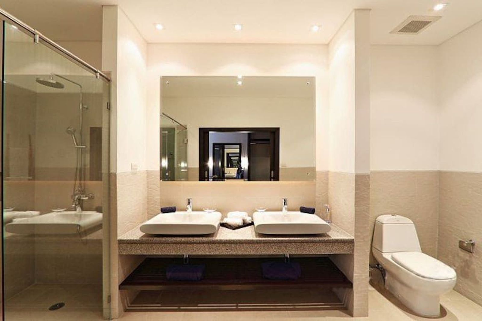 Interior view of Spacious 3-Bedroom Private Pool Apartment for Sale at Baan Mandala, Bangtao