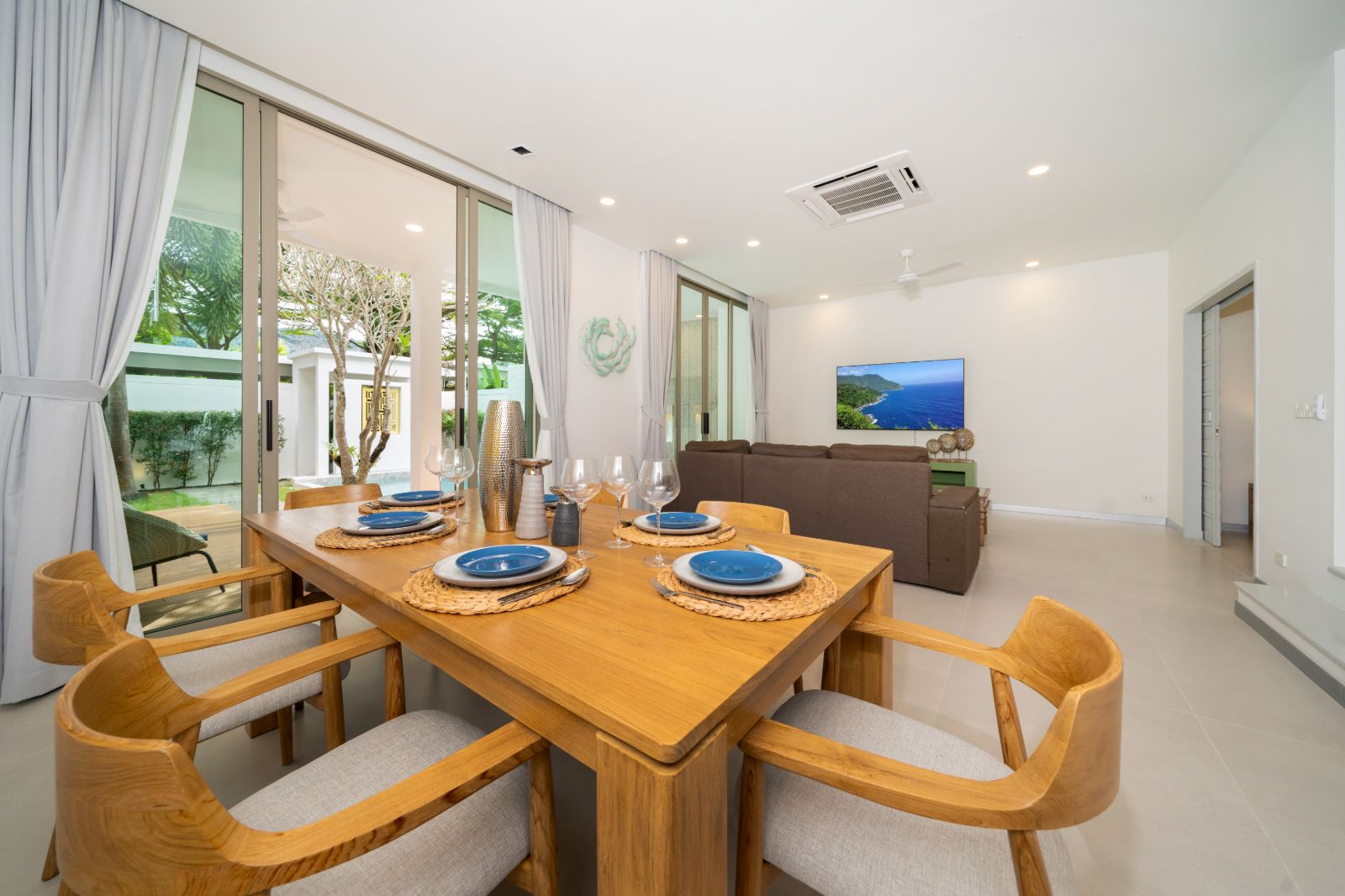 Interior view of 3 Bedroom Foreign Freehold Duplex for Sale at Oxygen Bangtao