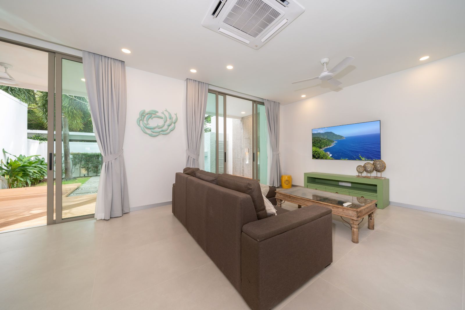 Interior view of 3 Bedroom Foreign Freehold Duplex for Sale at Oxygen Bangtao