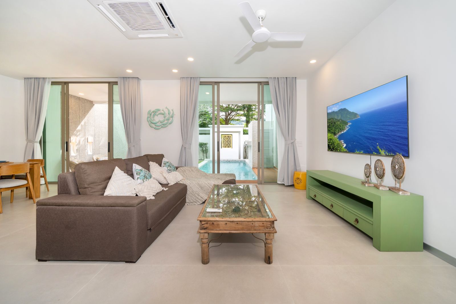 Interior view of 3 Bedroom Foreign Freehold Duplex for Sale at Oxygen Bangtao