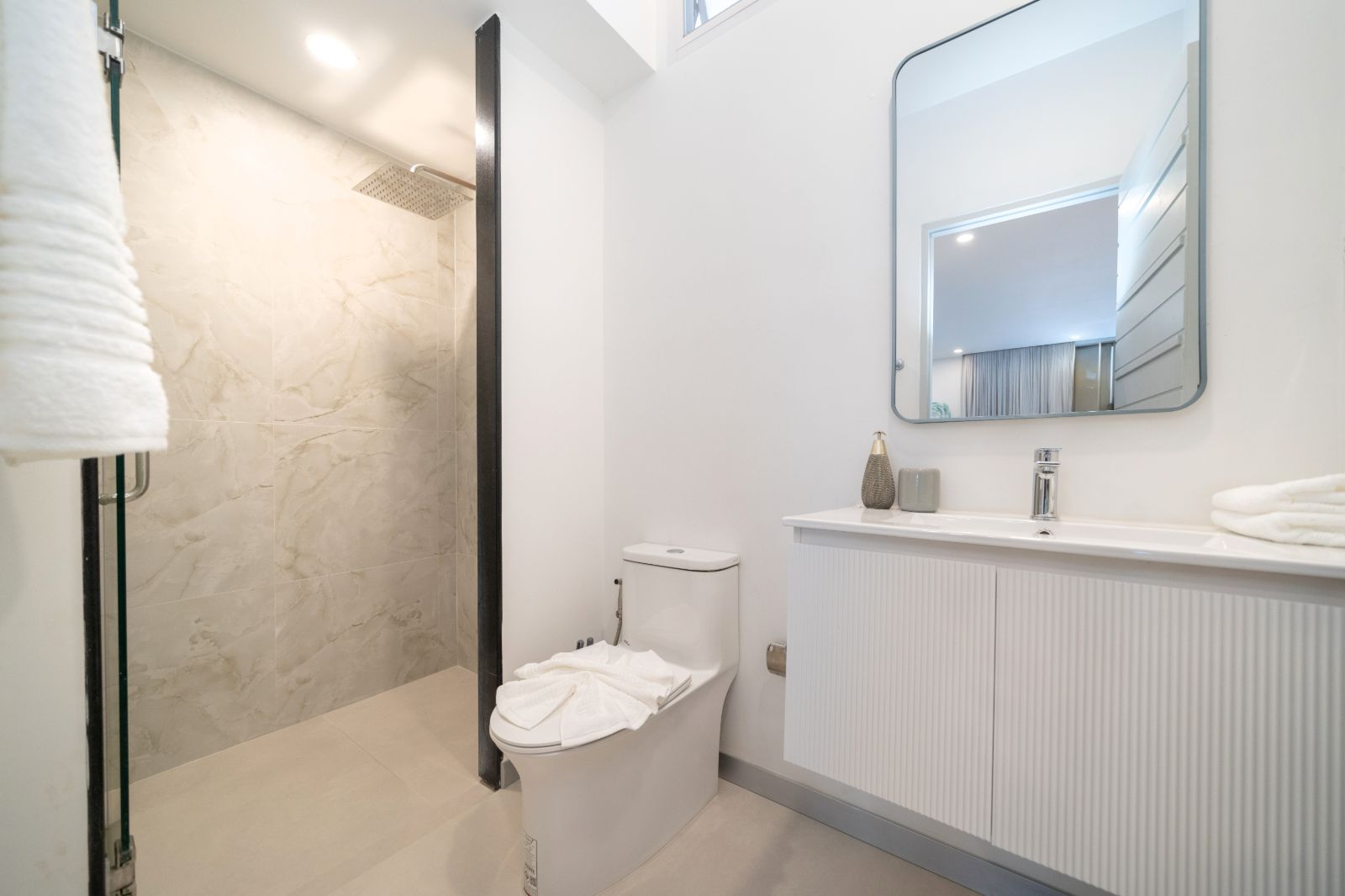 Interior view of 3 Bedroom Foreign Freehold Duplex for Sale at Oxygen Bangtao