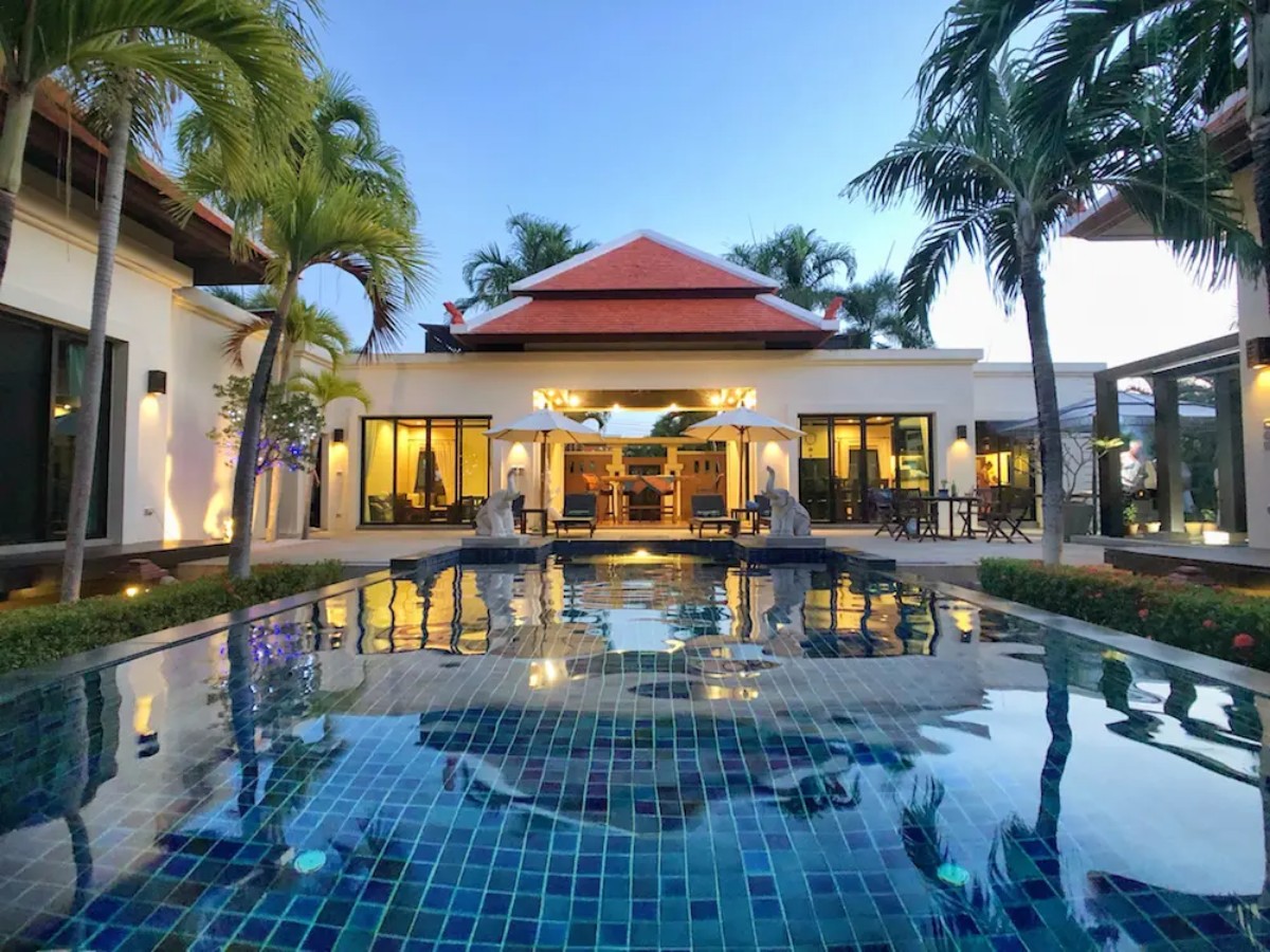 Luxury 5 bedroom Villa for Sale in Nai Harn Baan Bua Estate