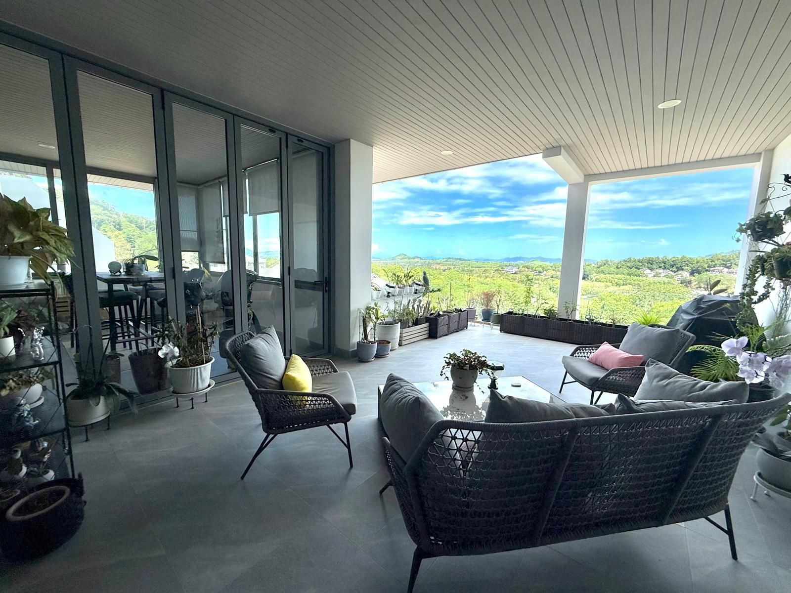 3 Bedroom Foreign Freehold Apartment for Sale at Blue Canyon Homes