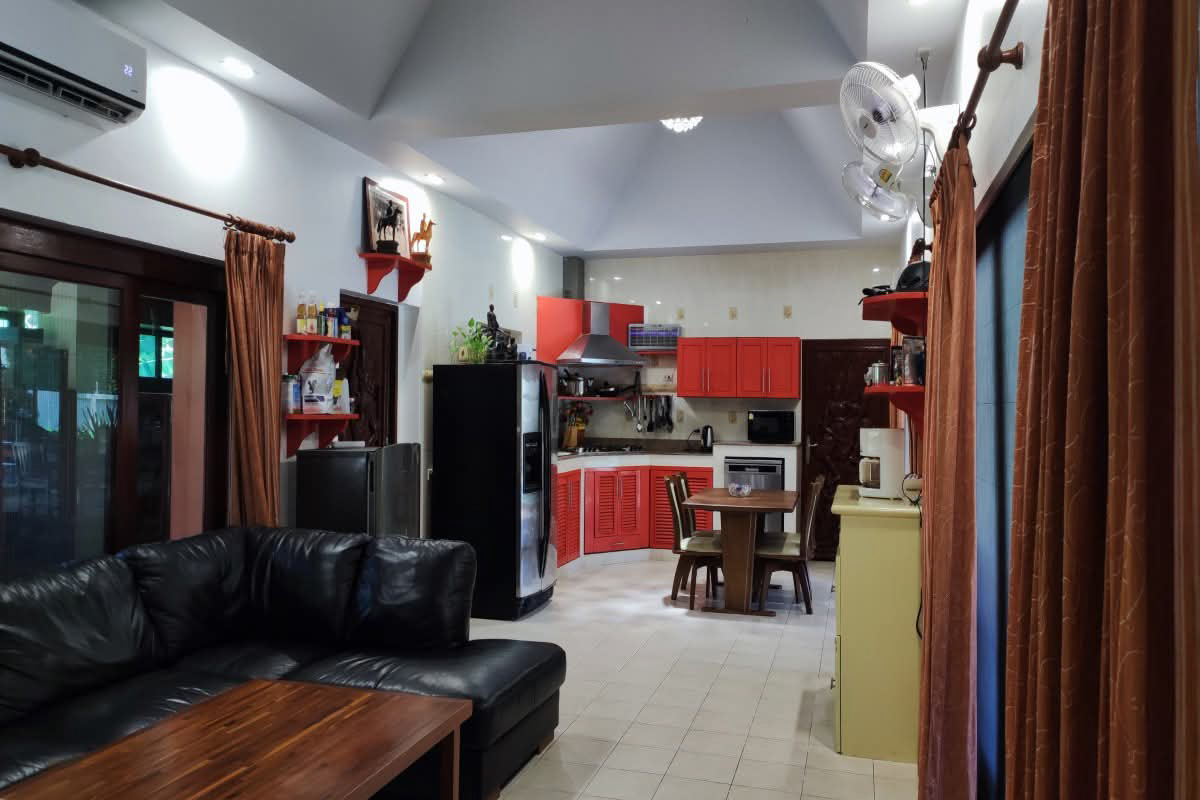 Resale Villa near Naiharn Beach – 5 Bedrooms on Large Plot - Ready to Move In - Photo 6