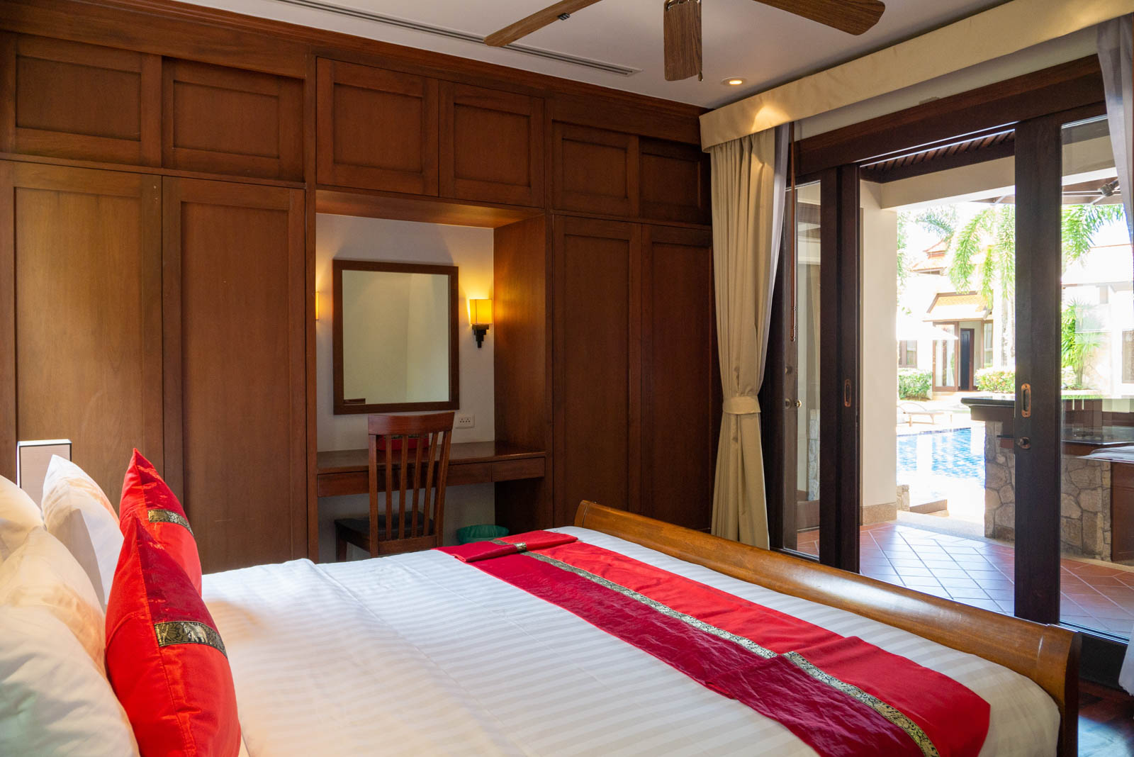 Beautiful 4-Bedroom Sai Taan Pool Villa for Sale - 10 mins Walk to Laguna and Bang Tao Beach - Photo 5