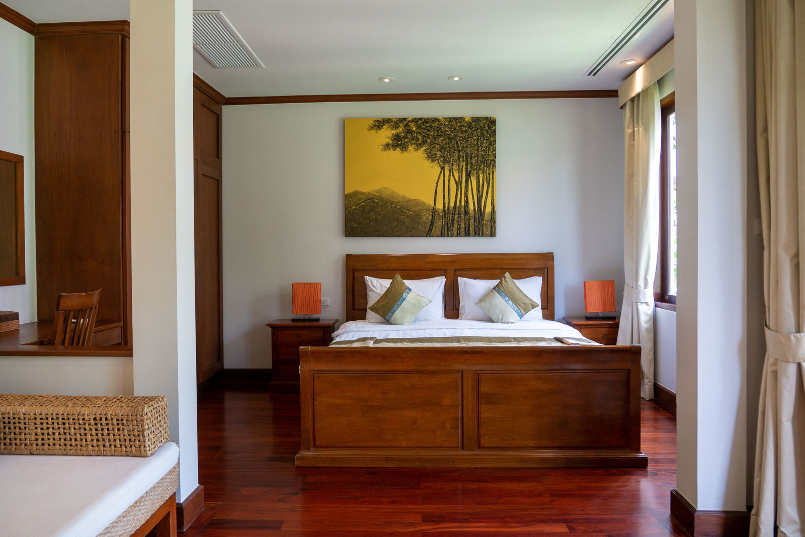 Beautiful 4-Bedroom Sai Taan Pool Villa for Sale - 10 mins Walk to Laguna and Bang Tao Beach - Photo 2