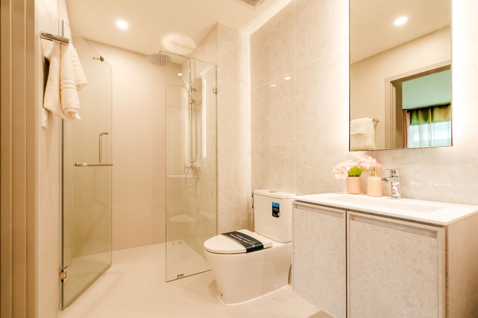 Interior view of Large 1 Bedroom Contemporary Condo for Sale at Title Coralina, Kamala