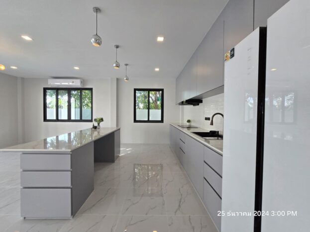 Brand New 4 Bedroom Pool Villa with Large Land Plot for Sale in Rawai