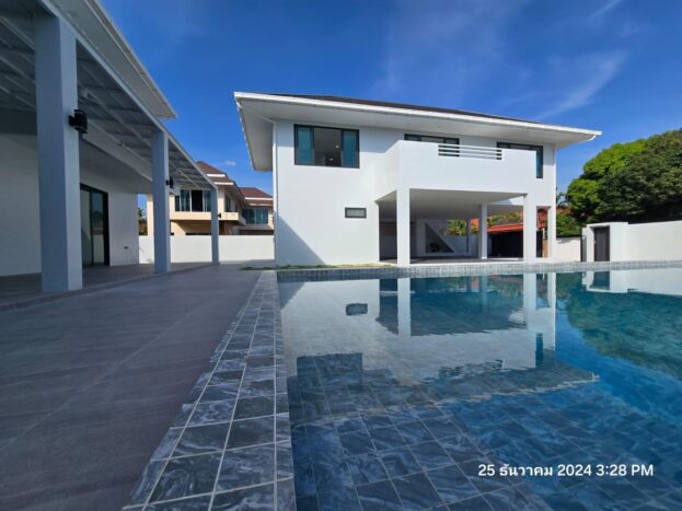 Brand New 4 Bedroom Pool Villa with Large Land Plot for Sale in Rawai