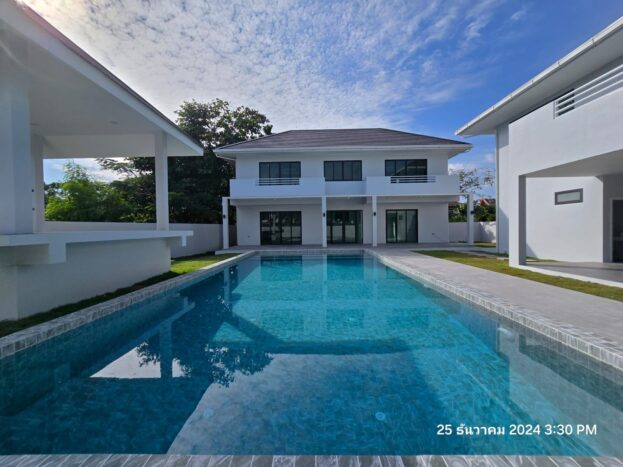 Brand New 4 Bedroom Pool Villa with Large Land Plot for Sale in Rawai
