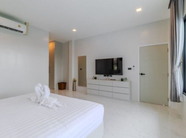 Brand New 4 Bedroom Pool Villa with Large Land Plot for Sale in Rawai