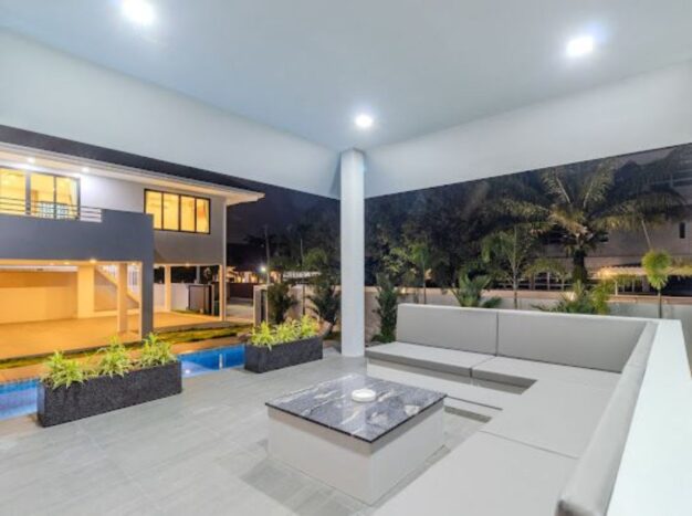 Brand New 4 Bedroom Pool Villa with Large Land Plot for Sale in Rawai