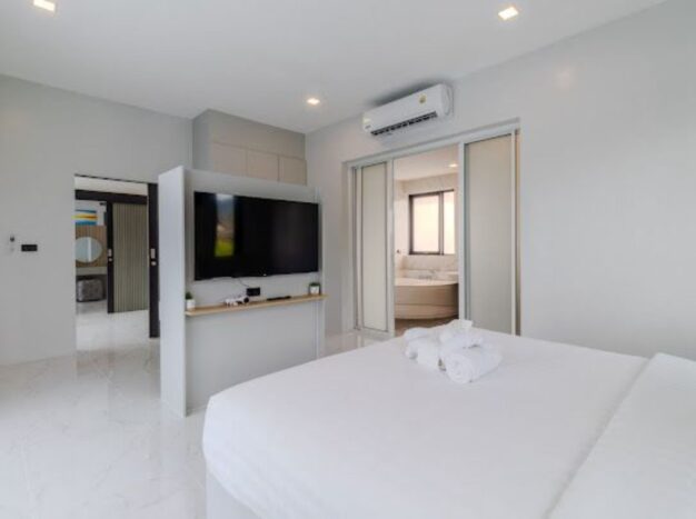 Brand New 4 Bedroom Pool Villa with Large Land Plot for Sale in Rawai