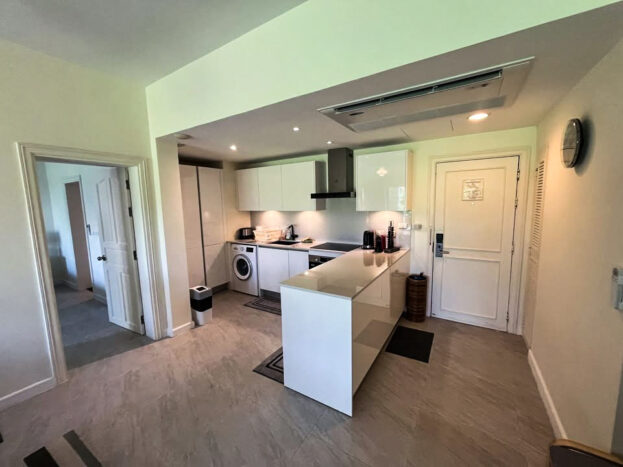 Foreign Freehold 1-Bedroom Ground Floor Condo for Sale in Allamanda 3 Laguna